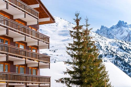 Hotel Les Arolles in เมอรีแบล Hotel Les Arolles in เมอรีแบล