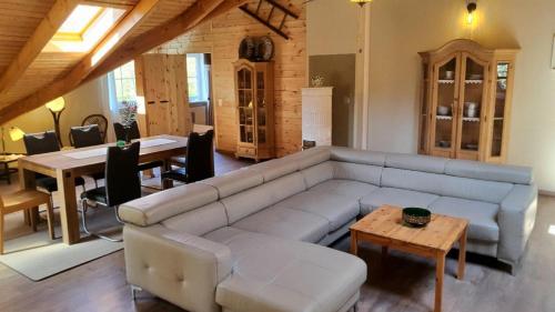Cafe Altmuhl, Ferienwohnungen Gastehaus Krimhilde direkt am Wasser in Essing Cafe Altmuhl, Ferienwohnungen Gastehaus Krimhilde direkt am Wasser in Essing