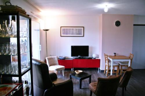 sala de TV, BonAbri Vacances - Chambres d'hôtes (BonAbri Vacances - Chambres d'hotes) in Angouleme City Center sala de TV, BonAbri Vacances - Chambres d'hôtes (BonAbri Vacances - Chambres d'hotes) in Angouleme City Center