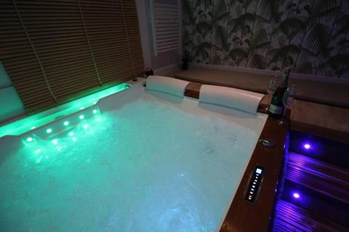 Sauna et jacuzzi - Les mille et une nuits - 2km mer in Le Bourg-Dun Sauna et jacuzzi - Les mille et une nuits - 2km mer in Le Bourg-Dun