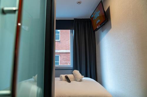 Guestroom, easyHotel Cardiff in Cardiff Guestroom, easyHotel Cardiff in Cardiff