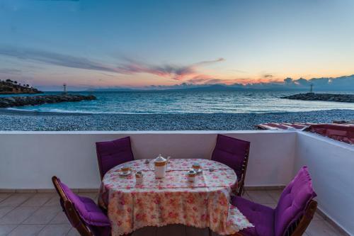 On the Beach - Akroyali Family Home in Akrogiali On the Beach - Akroyali Family Home in Akrogiali
