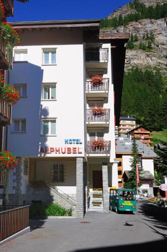 ทางเข้า, โรงแรมอัลฟูเบล (Hotel Alphubel) in เซอร์มัต ทางเข้า, โรงแรมอัลฟูเบล (Hotel Alphubel) in เซอร์มัต