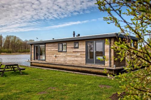 Eksterijer hotela, Woonboot Sweltsje in Earnewald Eksterijer hotela, Woonboot Sweltsje in Earnewald