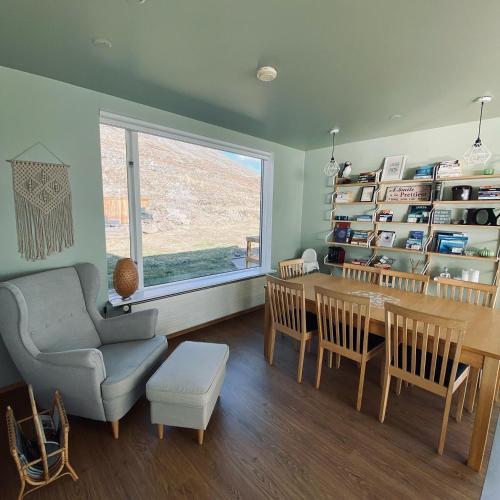 Pub/Lounge, Guesthouse Stekkabol in Patreksfjordur Pub/Lounge, Guesthouse Stekkabol in Patreksfjordur