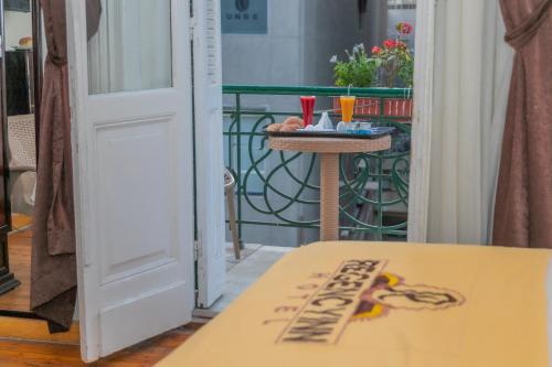 Regency inn near Nemzeti Katonai Múzeum Regency inn near Nemzeti Katonai Múzeum