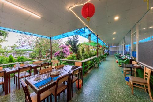 餐廳, 你好大叻酒店 (Bonjour Da Lat Hotel) near 心晴大叻真絲手工刺繡 餐廳, 你好大叻酒店 (Bonjour Da Lat Hotel) near 心晴大叻真絲手工刺繡