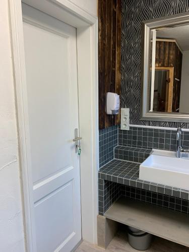 Bathroom, Ferienhaus -HAUS DER WEICHSEL- bei Lauingen, mit Sauna in Lauingen (Donau) Bathroom, Ferienhaus -HAUS DER WEICHSEL- bei Lauingen, mit Sauna in Lauingen (Donau)