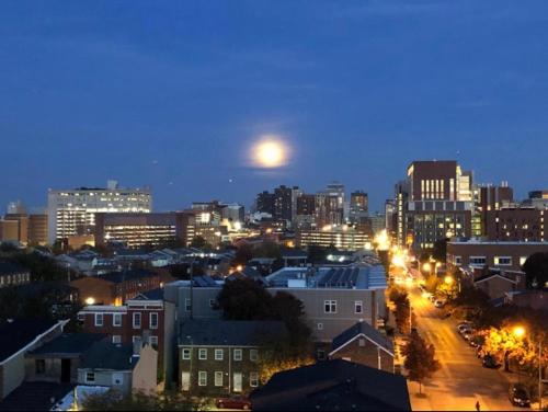 Kilátás, Lux Penthouse Skyline, Views Gym , Free Parking & Wifi in West Baltimore Kilátás, Lux Penthouse Skyline, Views Gym , Free Parking & Wifi in West Baltimore