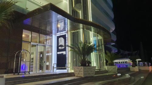 Entree, White Tower Mamaia VA Studio in Mamaia Entree, White Tower Mamaia VA Studio in Mamaia