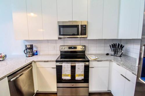 Kitchen, The Beltline Escape 10 Star Location Queen Bed Pkg in Inman Park Kitchen, The Beltline Escape 10 Star Location Queen Bed Pkg in Inman Park