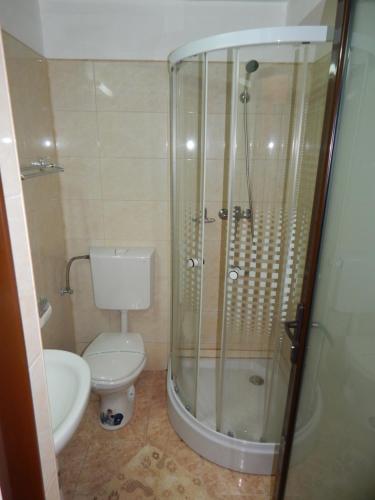 Kupaonica, Hotel Traian Caciulata in Calimanesti Caciulata Kupaonica, Hotel Traian Caciulata in Calimanesti Caciulata