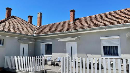 Szin-Haz Apartman in Gyula Szin-Haz Apartman in Gyula