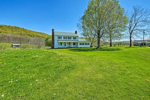 Renovated KY Farmhouse Retreat with Pasture Views! in 溫徹斯特 Renovated KY Farmhouse Retreat with Pasture Views! in 溫徹斯特