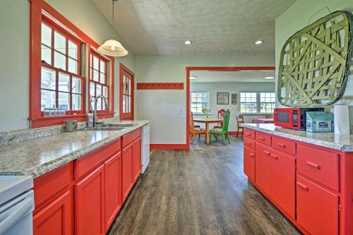 Renovated KY Farmhouse Retreat with Pasture Views! in 溫徹斯特 Renovated KY Farmhouse Retreat with Pasture Views! in 溫徹斯特