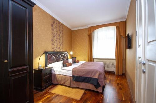 Luxury apartments in the historical building in the heart of Old Town - image 5