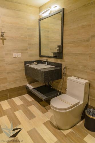 Bathroom, Seven Palaces in Hafar Al Batin Bathroom, Seven Palaces in Hafar Al Batin