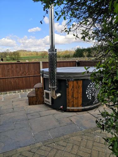 Beautiful barn with private log fired hot tub in Harrietsham Beautiful barn with private log fired hot tub in Harrietsham