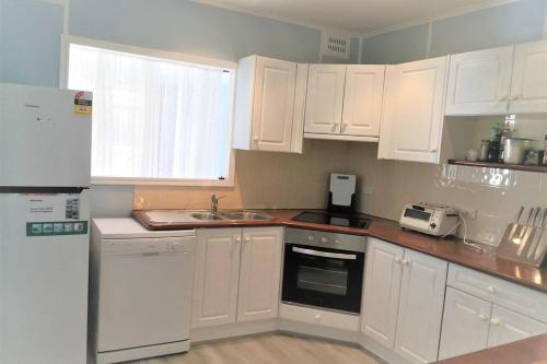 Cozinha, So close to Birubi Beach in Anna Bay Cozinha, So close to Birubi Beach in Anna Bay