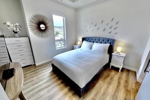 Brand New, Top Floor Condo Downtown