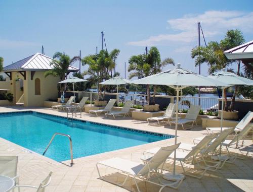 Swimming pool, Secluded Caribbean-style Resort Suite on Tampa Bay - One Bedroom #1 in Ruskin (FL) Swimming pool, Secluded Caribbean-style Resort Suite on Tampa Bay - One Bedroom #1 in Ruskin (FL)