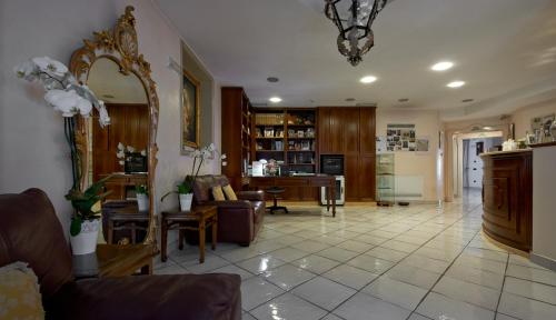 Shared lounge/TV area, Villa Poseidon -Boutique Hotel- in Salerno Shared lounge/TV area, Villa Poseidon -Boutique Hotel- in Salerno