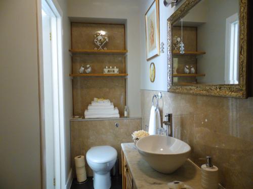 Bathroom, The Haven B&B in Bridge Of Dee Bathroom, The Haven B&B in Bridge Of Dee