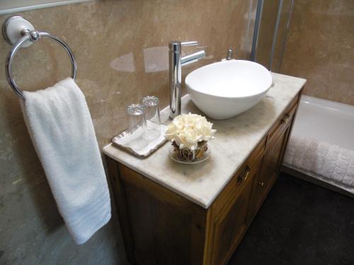 Bathroom, The Haven B&B in Bridge Of Dee Bathroom, The Haven B&B in Bridge Of Dee