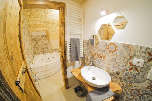 Bathroom, Le Antiche Dimore di Dea in Miggiano Bathroom, Le Antiche Dimore di Dea in Miggiano