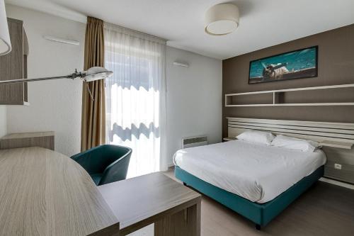 Guestroom, LOKORA Toulouse in Montaudran-Lespinet Guestroom, LOKORA Toulouse in Montaudran-Lespinet