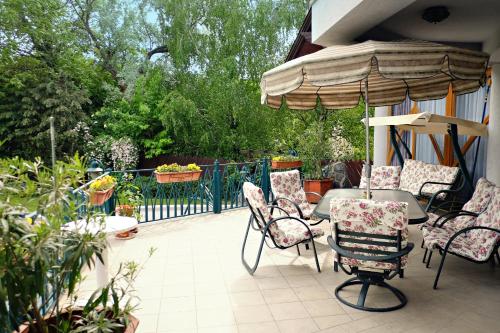 Erkély/terasz, Luxusvilla Balatonszárszó (Luxusvilla Balatonszarszo) in Balatonszárszó Erkély/terasz, Luxusvilla Balatonszárszó (Luxusvilla Balatonszarszo) in Balatonszárszó