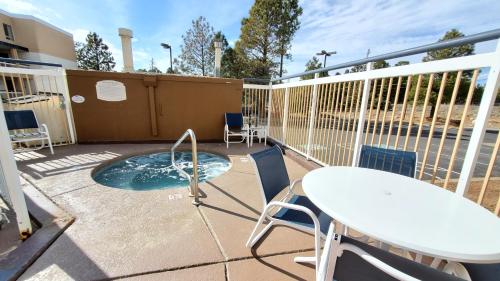 Hot tub, Baymont by Wyndham Flagstaff in Flagstaff (AZ) Hot tub, Baymont by Wyndham Flagstaff in Flagstaff (AZ)