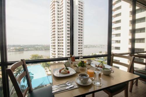 Restaurant, Riverine Place Hotel and Residence near Steak Rama 5 Restaurant, Riverine Place Hotel and Residence near Steak Rama 5