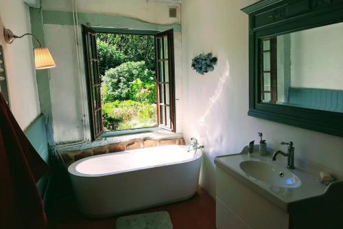 Fürdőszoba, La Lanterne: Grande maison à deux pas de la mer (La Lanterne: Grande maison a deux pas de la mer) in La Chapelle Sur Dun Fürdőszoba, La Lanterne: Grande maison à deux pas de la mer (La Lanterne: Grande maison a deux pas de la mer) in La Chapelle Sur Dun