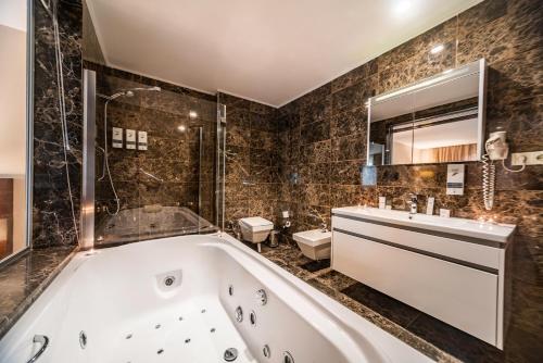 Badkamer, Rox Hotel in Bahcelievler Badkamer, Rox Hotel in Bahcelievler
