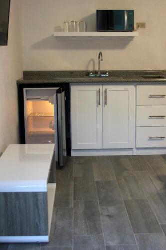 Kitchen, Super Precio in Zone 9 Kitchen, Super Precio in Zone 9