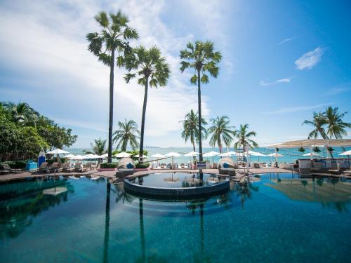 Swimming pool, Pullman Pattaya Hotel G in Pattaya Swimming pool, Pullman Pattaya Hotel G in Pattaya