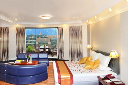 Hotel Grand United Ahlone Branch near Tomb of Bahadur Shah Zafar Hotel Grand United Ahlone Branch near Tomb of Bahadur Shah Zafar