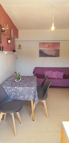 Niki "s apartment in ปลาคา (ลีโอนิดิโอ) Niki "s apartment in ปลาคา (ลีโอนิดิโอ)