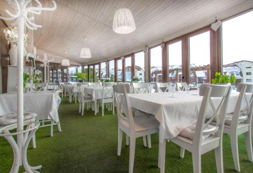 Ресторан, Hotel SLUNEČNÁ LOUKA (Hotel SLUNECNA LOUKA) in Ліпно-над-Влтавою Ресторан, Hotel SLUNEČNÁ LOUKA (Hotel SLUNECNA LOUKA) in Ліпно-над-Влтавою