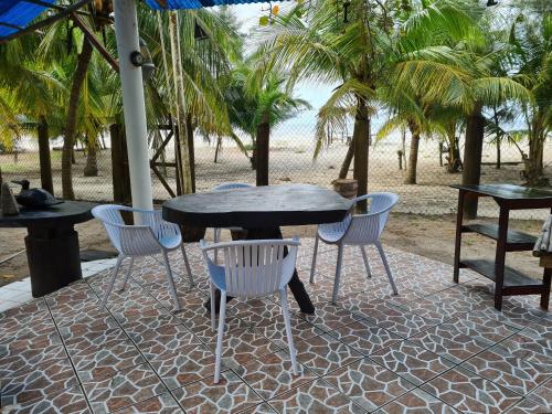 Casa del Arte, a luxury beachfront villa with private pool in Tela Casa del Arte, a luxury beachfront villa with private pool in Tela