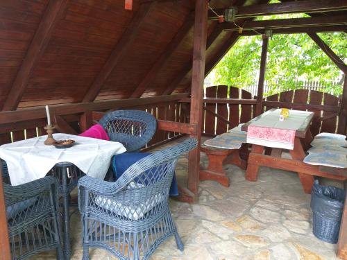 ห้องอาหาร, Tavasz Nyaralo in โปรอสซโล่ ห้องอาหาร, Tavasz Nyaralo in โปรอสซโล่