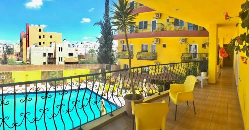 Varanda/terraço, Mariam Hotel in Madaba Varanda/terraço, Mariam Hotel in Madaba