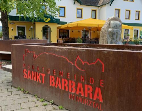Exterior view, Landgasthof zur Post in Graz Suburbs Exterior view, Landgasthof zur Post in Graz Suburbs