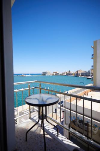 Terraza/balcón, Amalia City Rooms in Chios Terraza/balcón, Amalia City Rooms in Chios