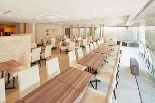ห้องอาหาร, โรงแรม มายสเตย์ โยโกฮามา (HOTEL MYSTAYS Yokohama) near สวนสัตว์โนเกะยามะ ห้องอาหาร, โรงแรม มายสเตย์ โยโกฮามา (HOTEL MYSTAYS Yokohama) near สวนสัตว์โนเกะยามะ