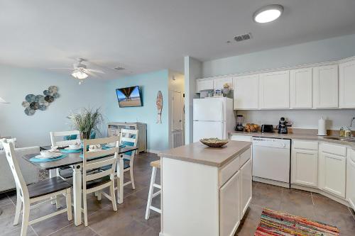 Kitchen, Crawfishin for a Compliment in Port Aransas (TX) Kitchen, Crawfishin for a Compliment in Port Aransas (TX)