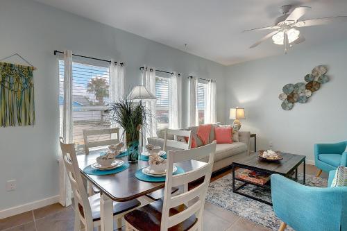 Floor plans, Crawfishin for a Compliment in Port Aransas (TX) Floor plans, Crawfishin for a Compliment in Port Aransas (TX)