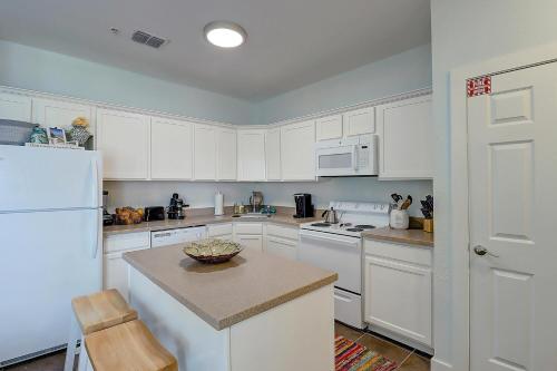 Kitchen, Crawfishin for a Compliment in Port Aransas (TX) Kitchen, Crawfishin for a Compliment in Port Aransas (TX)