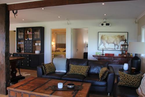 Bar/lounge, Bimbadeen - Stunning Poowong Valley View in Foster Bar/lounge, Bimbadeen - Stunning Poowong Valley View in Foster